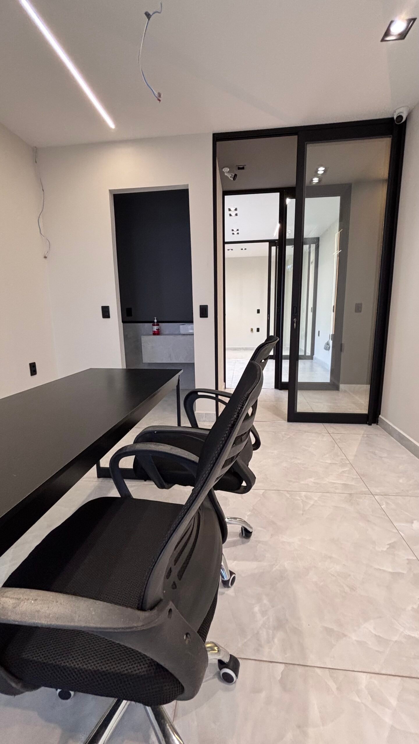 Sala com banheiro